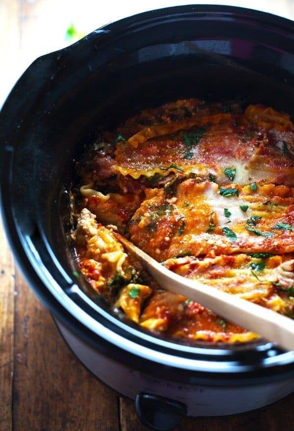 Super Easy Skinny Veggie Crockpot Lasagna - a handful of simple ingredients for a healthy family dinner. | https://no-exerci.today