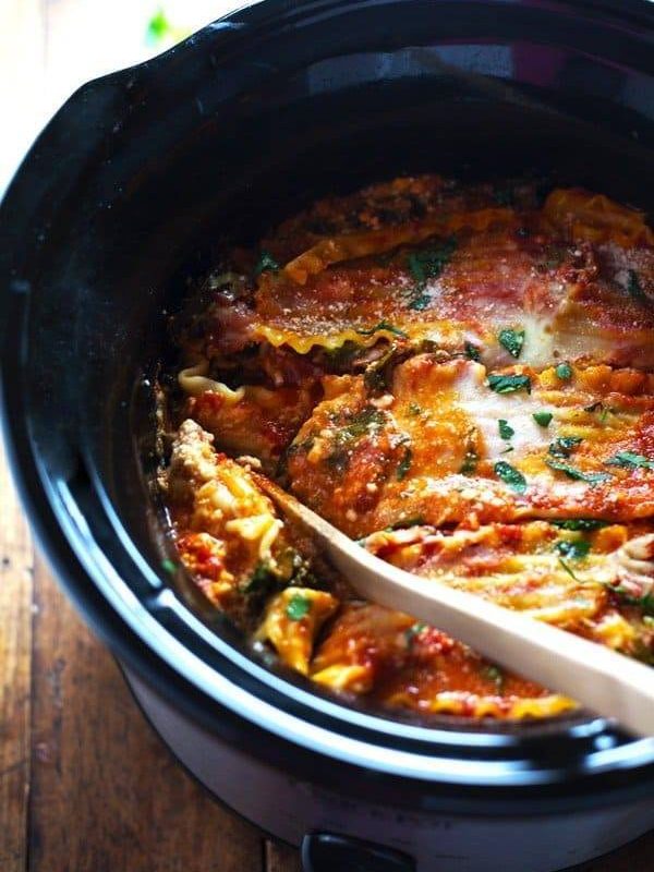 Super Easy Skinny Veggie Crockpot Lasagna - a handful of simple ingredients for a healthy family dinner. | https://no-exerci.today